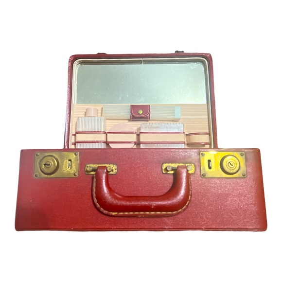 Sold/Shortrip 1940’s Vintage Burgandy Leather Makeup Train Case with Accessories - Picture 2 of 9